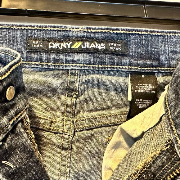 DKNY jeans size 8, stretchy and comfy, boot cut, zippered,30 length. - Picture 7 of 9